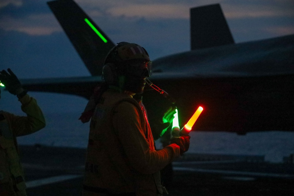 31st MEU | F-35B night flight operations
