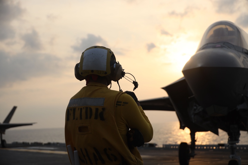 31st MEU | F-35B night flight operations
