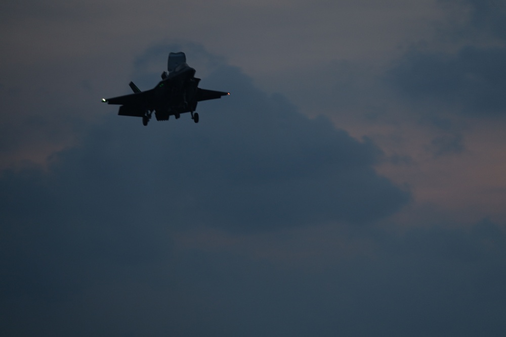 31st MEU | F-35B night flight operations