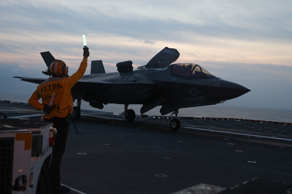 31st MEU | F-35B night flight operations