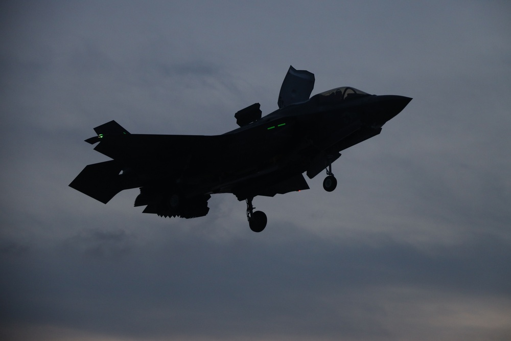 31st MEU | F-35B night flight operations