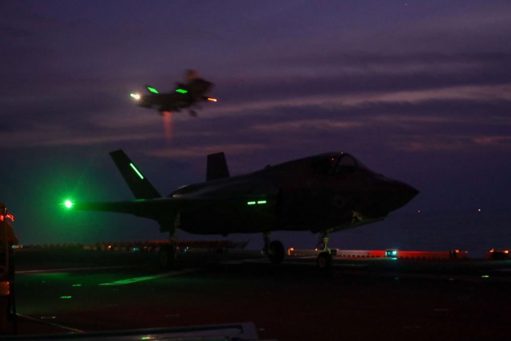 31st MEU | F-35B night flight operations
