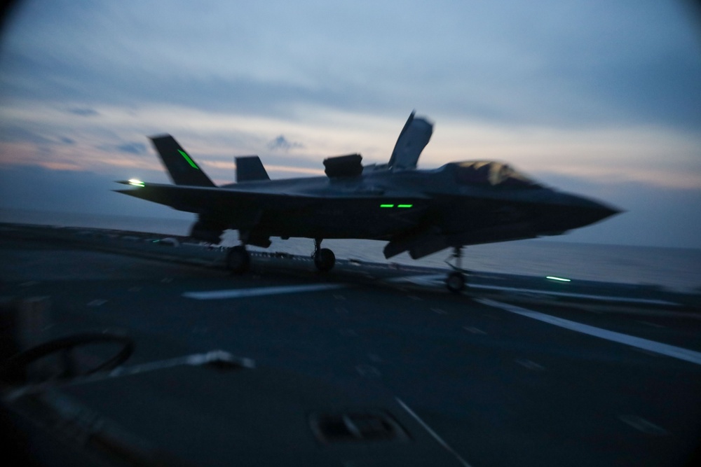 31st MEU | F-35B night flight operations
