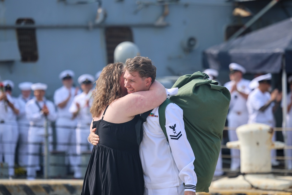 USS Stout (DDG 55) return to homeport