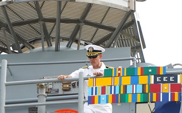 USS Gettysburg (CG 64) berths at Naval Weapons Station Yorktown after deployment
