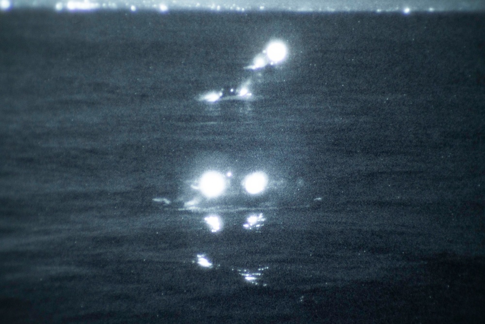 QUART: ACVs conduct nighttime qualifications aboard Harpers Ferry