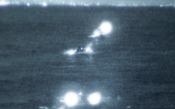 QUART: ACVs conduct nighttime qualifications aboard Harpers Ferry