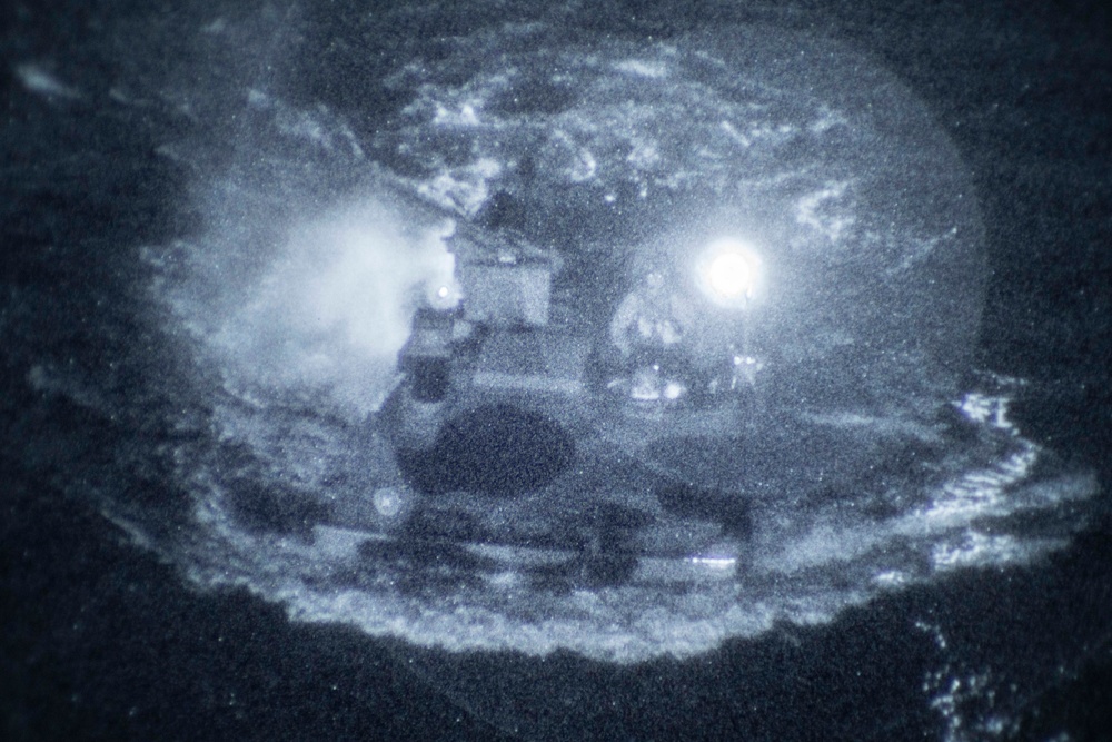 QUART: ACVs conduct nighttime qualifications aboard Harpers Ferry