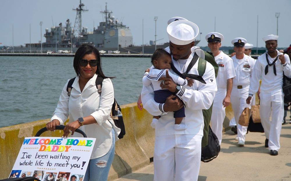 USS Gettysburg (CG 64) Sailors reunite with family members onboard Naval Weapons Station Yorktown following recent deployment