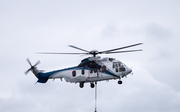 George Washington Conducts Vertical Replenishment