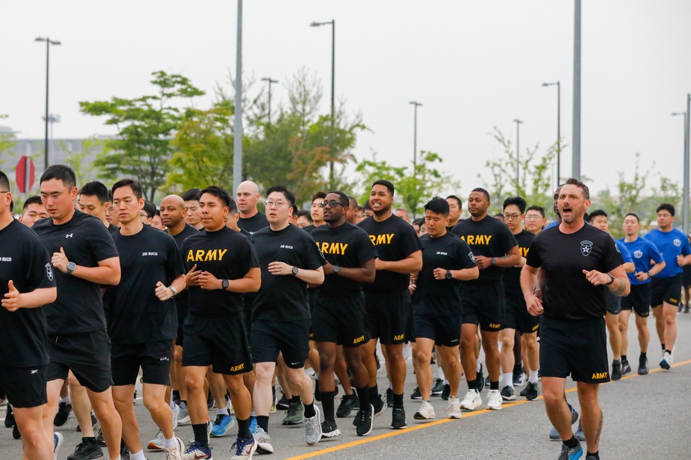 U.S. Army soldiers assigned to the 2nd Infantry Division participate in a division run as part of warrior week.