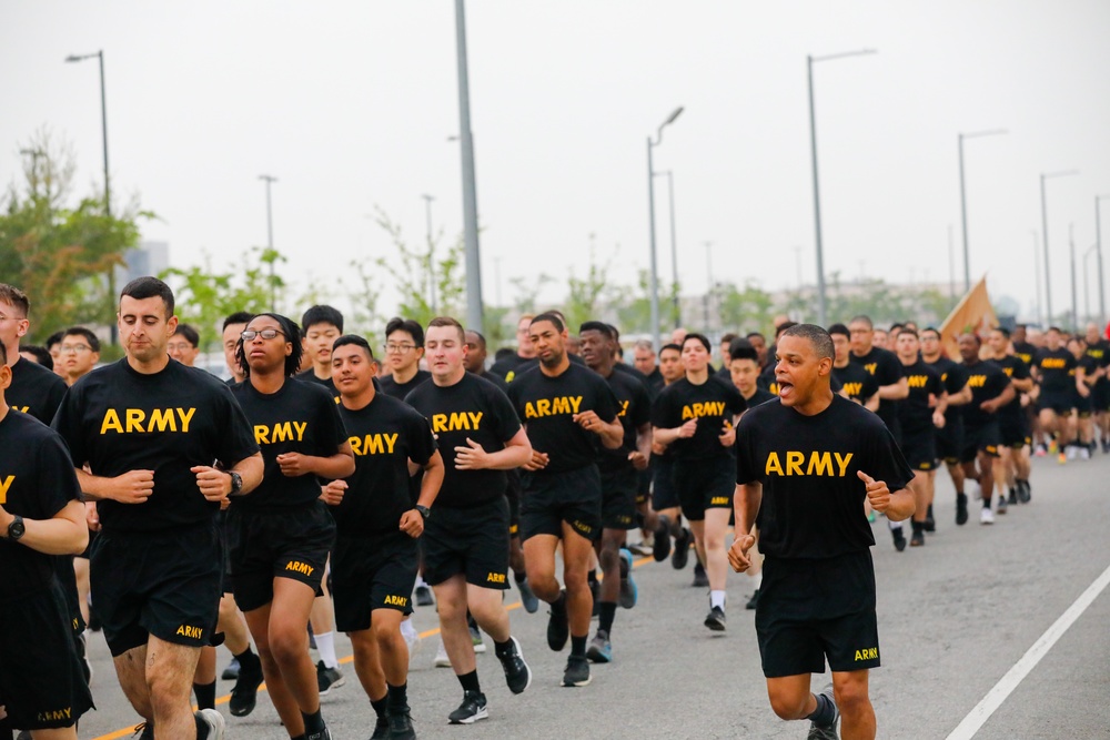 U.S. Army soldiers assigned to the 2nd Infantry Division participate in a division run as part of warrior week.