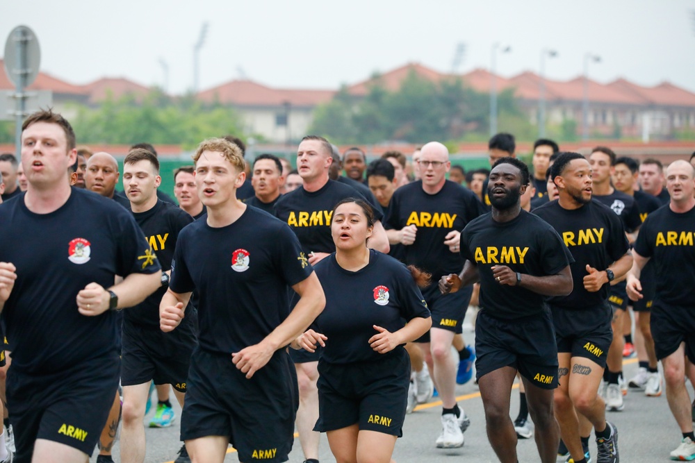 U.S. Army soldiers assigned to the 2nd Infantry Division participate in a division run as part of warrior week.