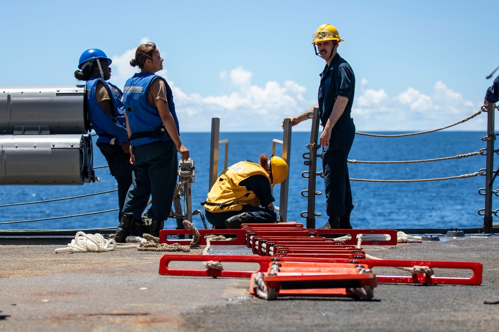 USS Preble Pulls into Palau