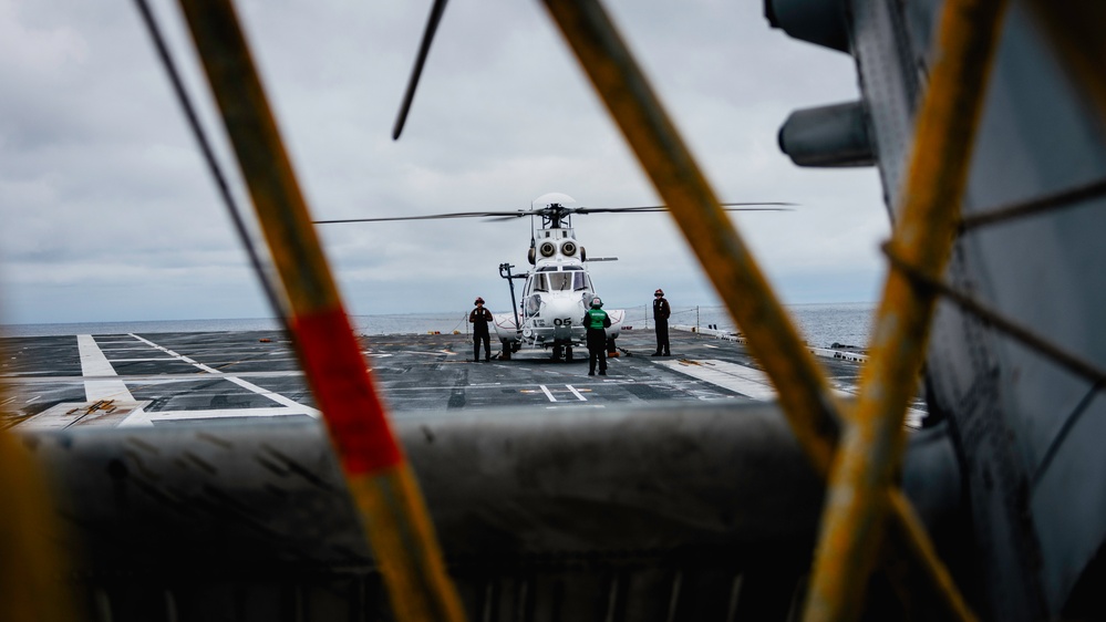 George Washington Conducts a Vertical Replenishment