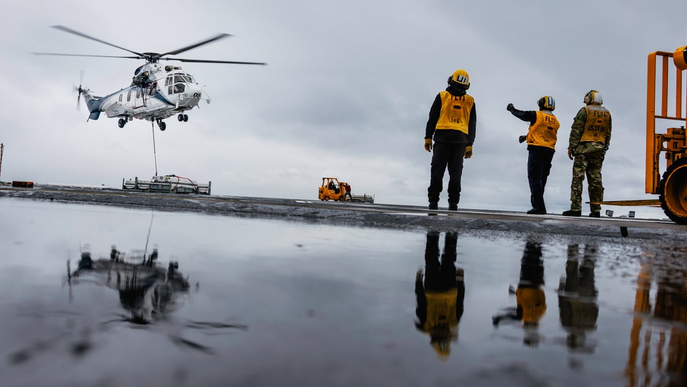 George Washington Conducts a Vertical Replenishment