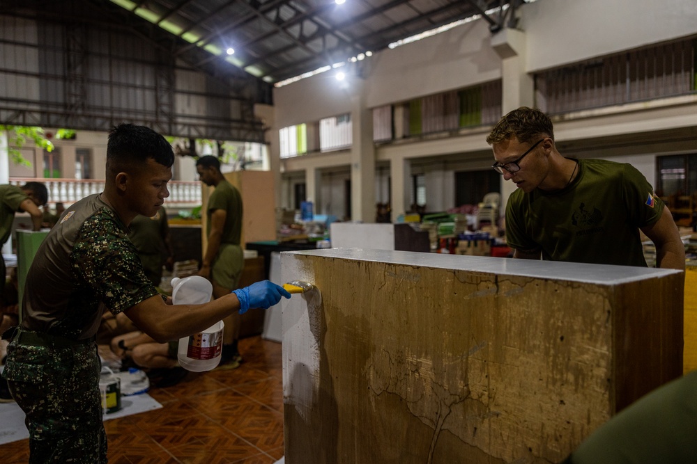 KAMANDAG 9: 3d LCT and MBLT-10 volunteer at a local school during MKTSO