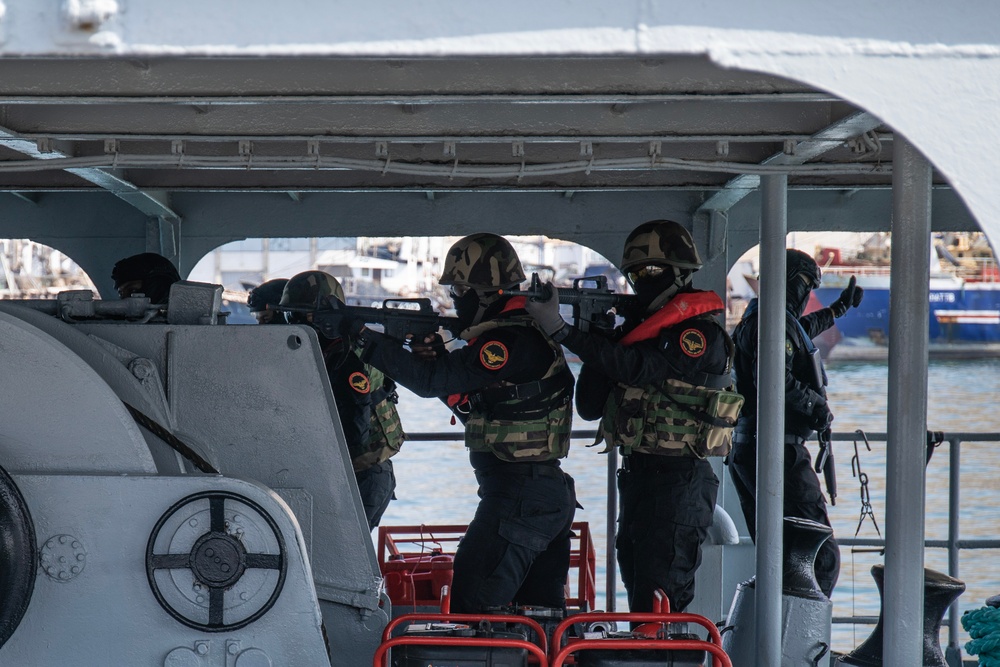 US, Ghanaian, Moroccan Special Forces conduct maritime assault and explosive chemical attack operations during African Lion 2025