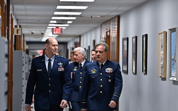 Maj. Gen. Daniels meets Greek Lt. Gen. Grigoriadis