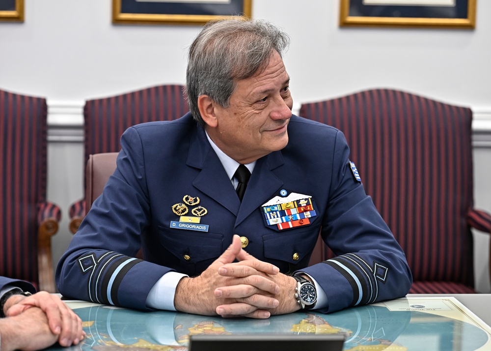 Maj. Gen. Daniels meets Greek Lt. Gen. Grigoriadis