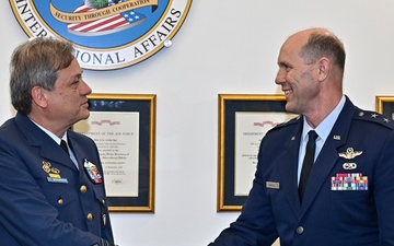 Maj. Gen. Daniels meets Greek Lt. Gen. Grigoriadis