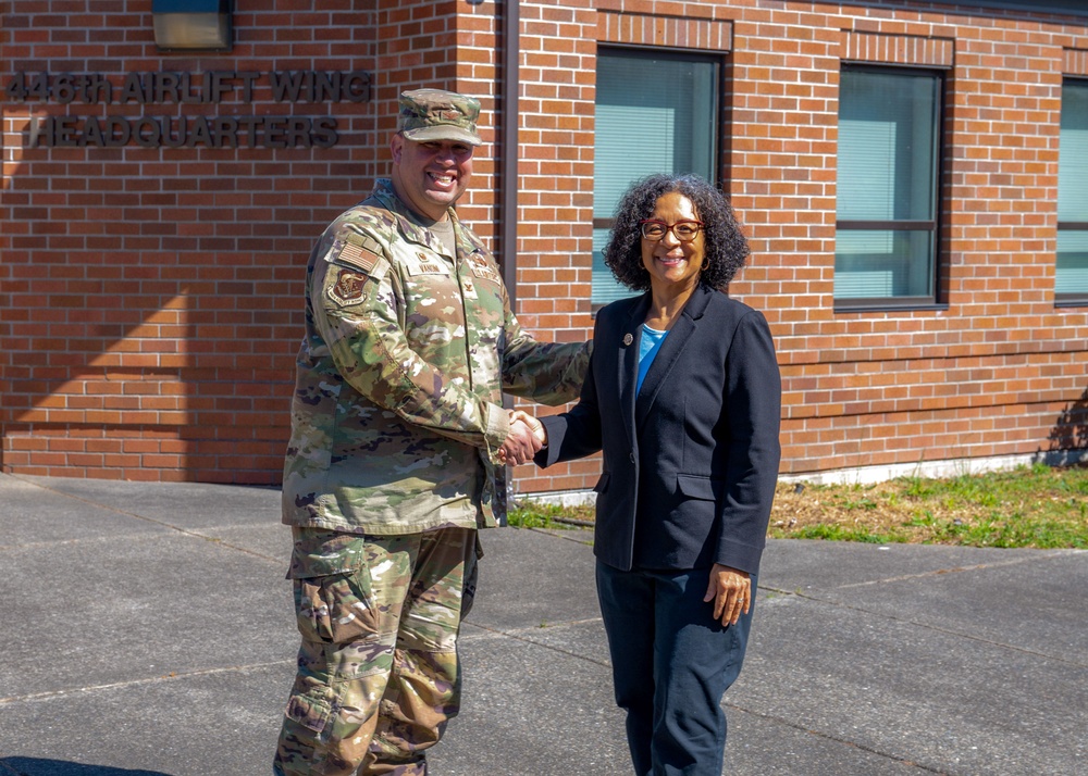 Congresswoman Marilyn Strickland meets 446th Airlift Wing Commander