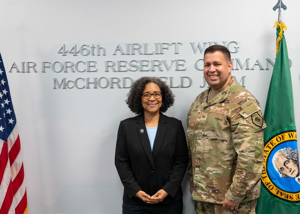 Congresswoman Marilyn Strickland meets 446th Airlift Wing Commander