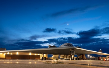 B-2 Spirits receive hot-pit refueling at Whiteman AFB