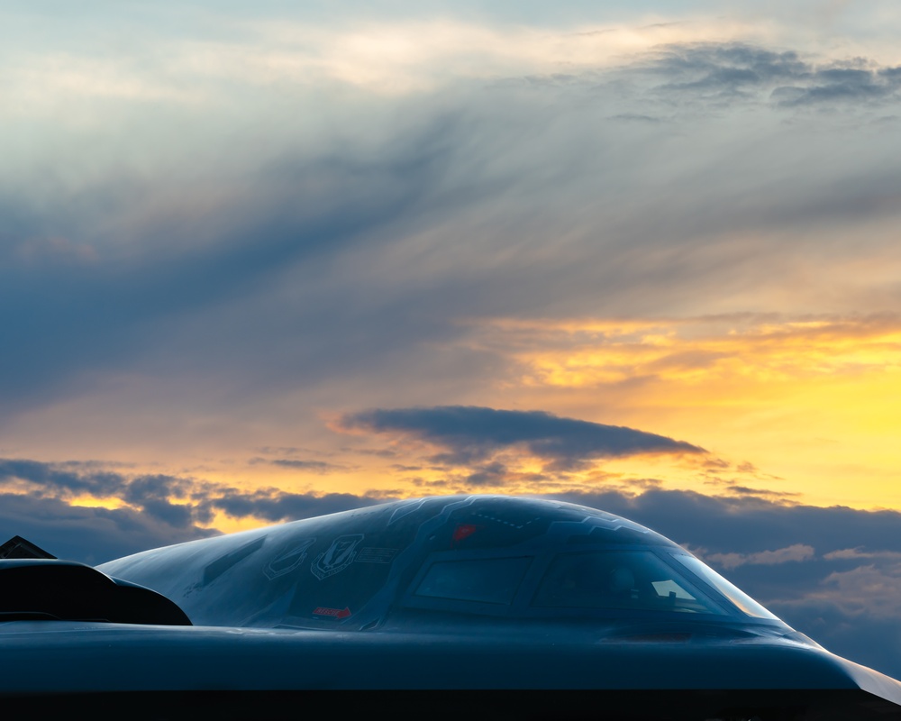 B-2 Spirits receive hot-pit refueling at Whiteman AFB