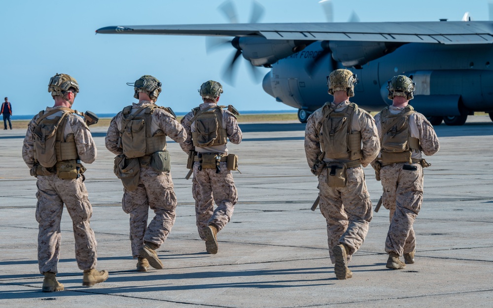 U.S. service members assist with illegal alien arrival flight