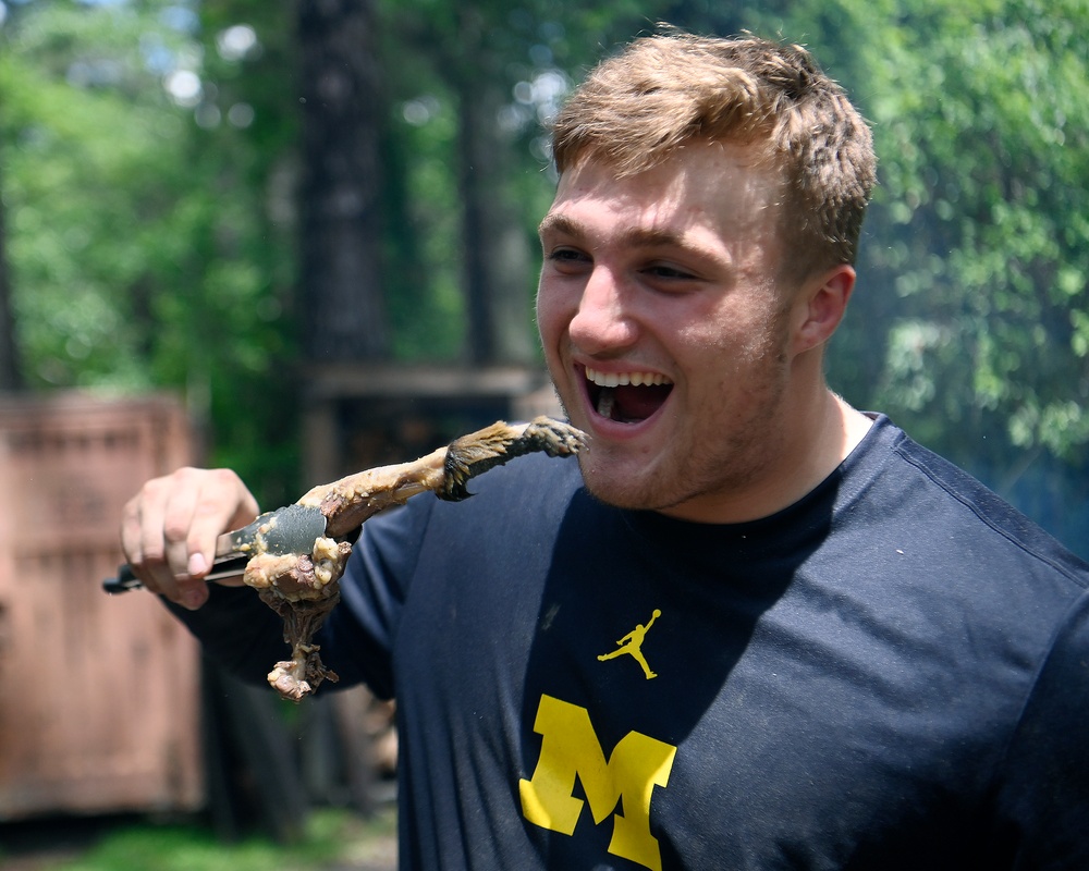 University of Michigan Football Players Visit U.S. Army JFK Special Warfare Center and School