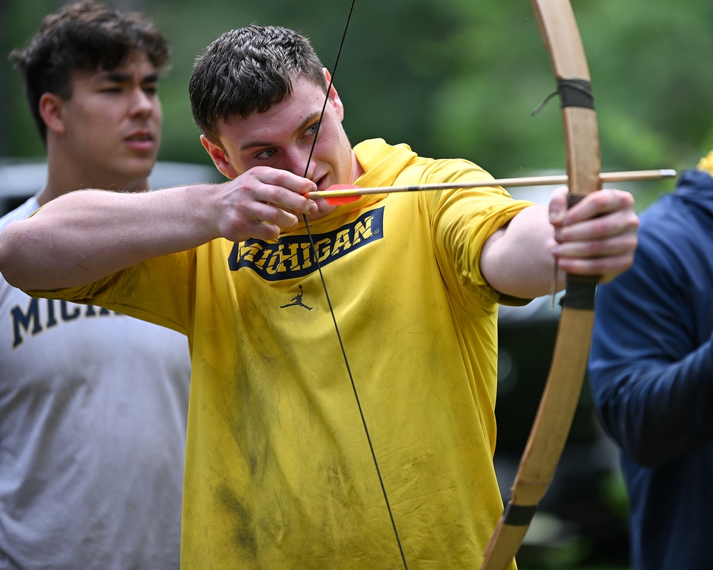 University of Michigan Football Players Visit U.S. Army JFK Special Warfare Center and School