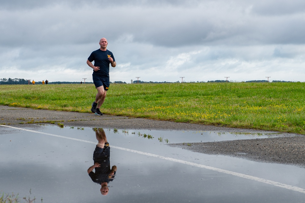 USS John C. Stennis (CVN 74) Sailors Run Physical Readiness Test