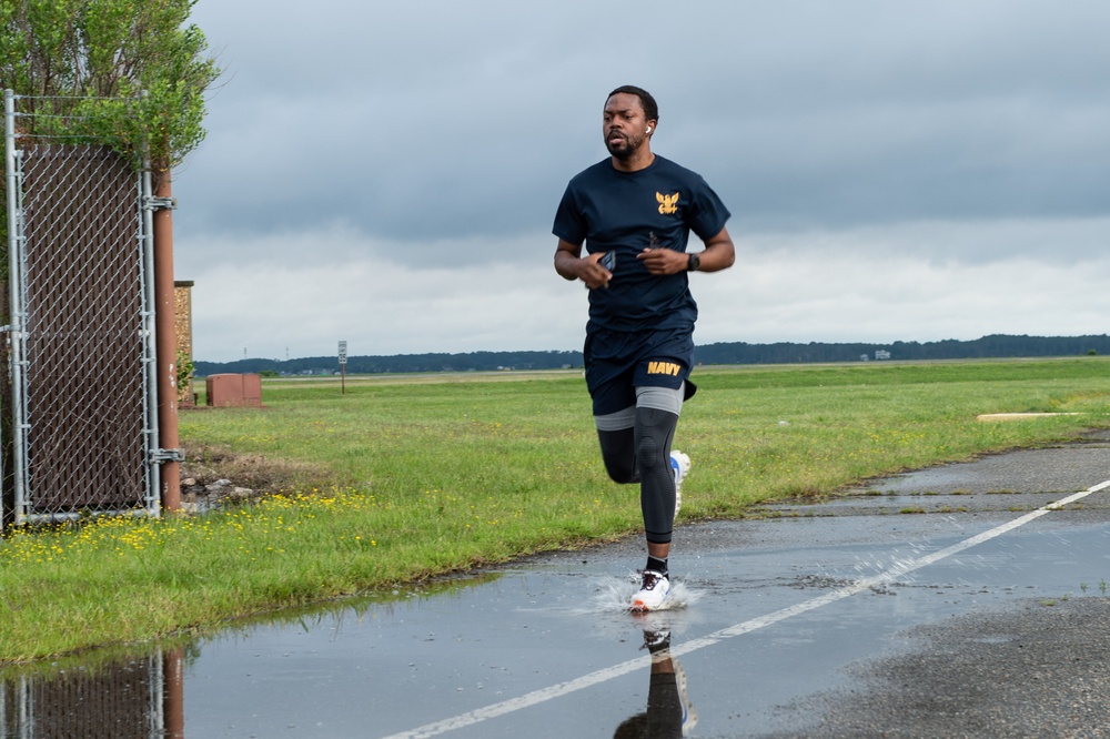 USS John C. Stennis (CVN 74) Sailors Run Physical Readiness Test