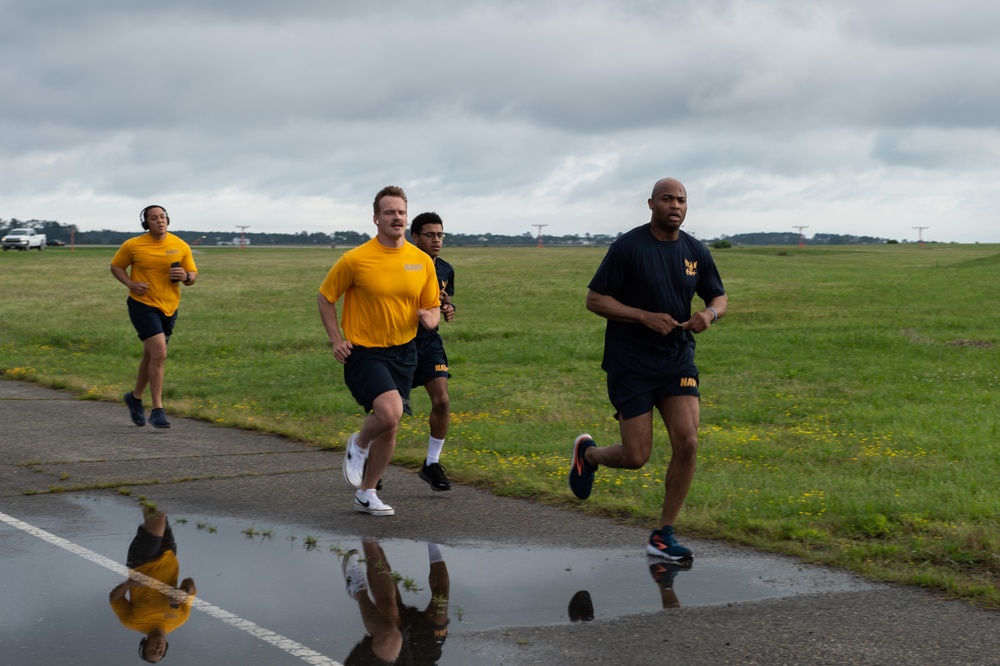 USS John C. Stennis (CVN 74) Sailors Run Physical Readiness Test