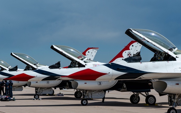 Thunderbirds Arrive at Peterson SFB.