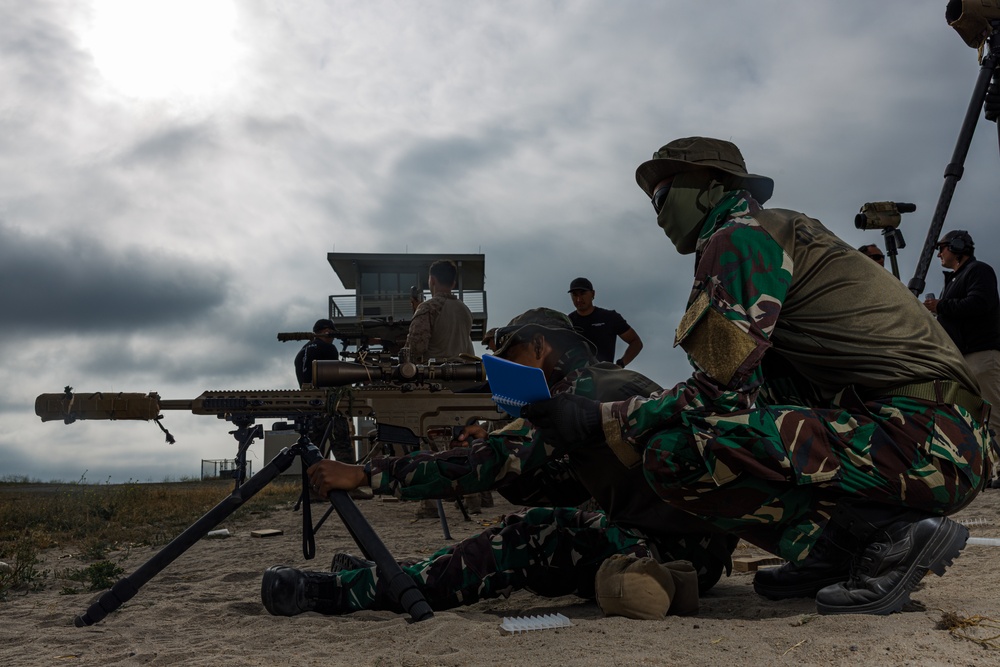 U.S. Marines, Indonesian Korps Marinir fire Mk22 Mod 0 advanced sniper rifle