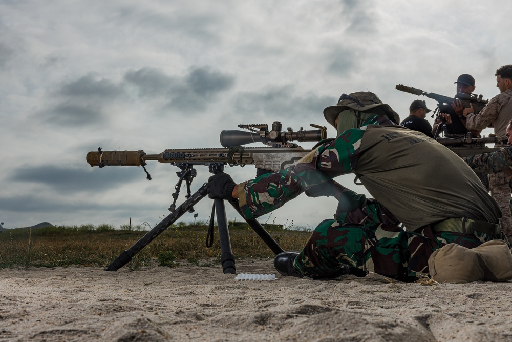 U.S. Marines, Indonesian Korps Marinir fire Mk22 Mod 0 advanced sniper rifle