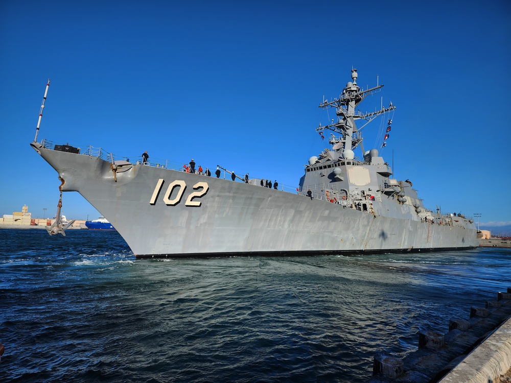 USS Sampson (DDG 102) conducts Combat Systems Assessment onboard Port Hueneme