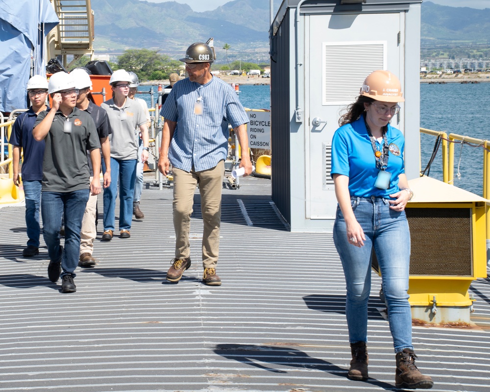 SMART scholars make first visit to PHNSY &amp; IMF