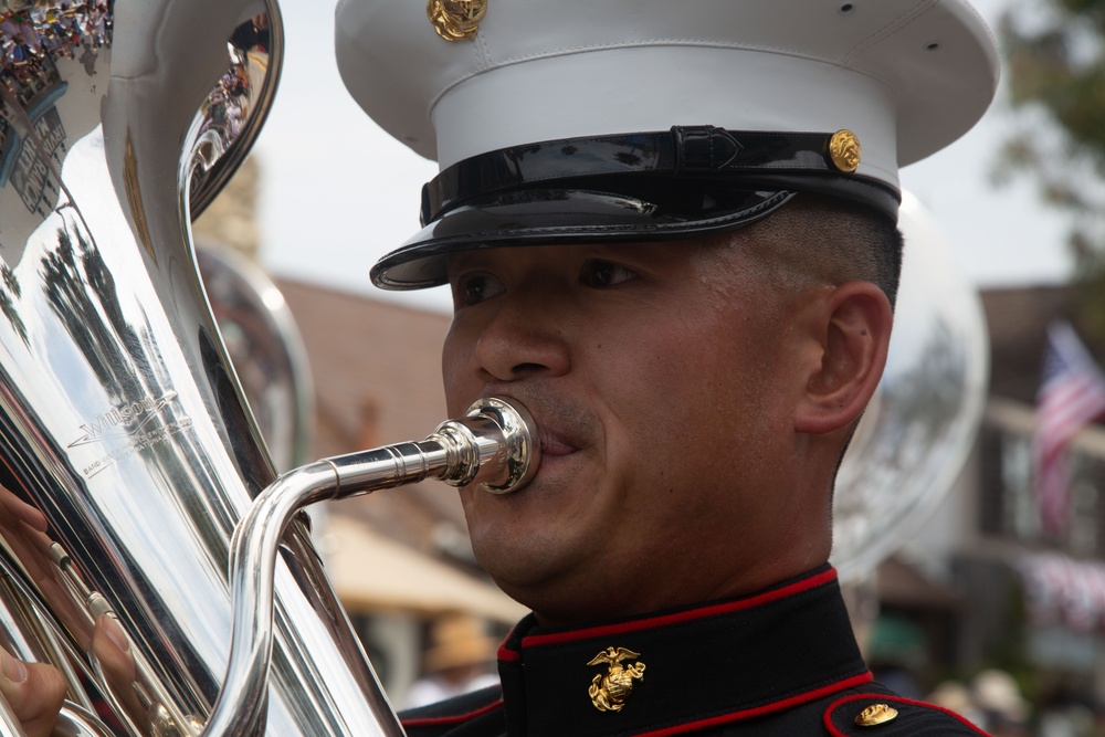 3rd MAW Band participates in 30th annual Balboa Island Parade