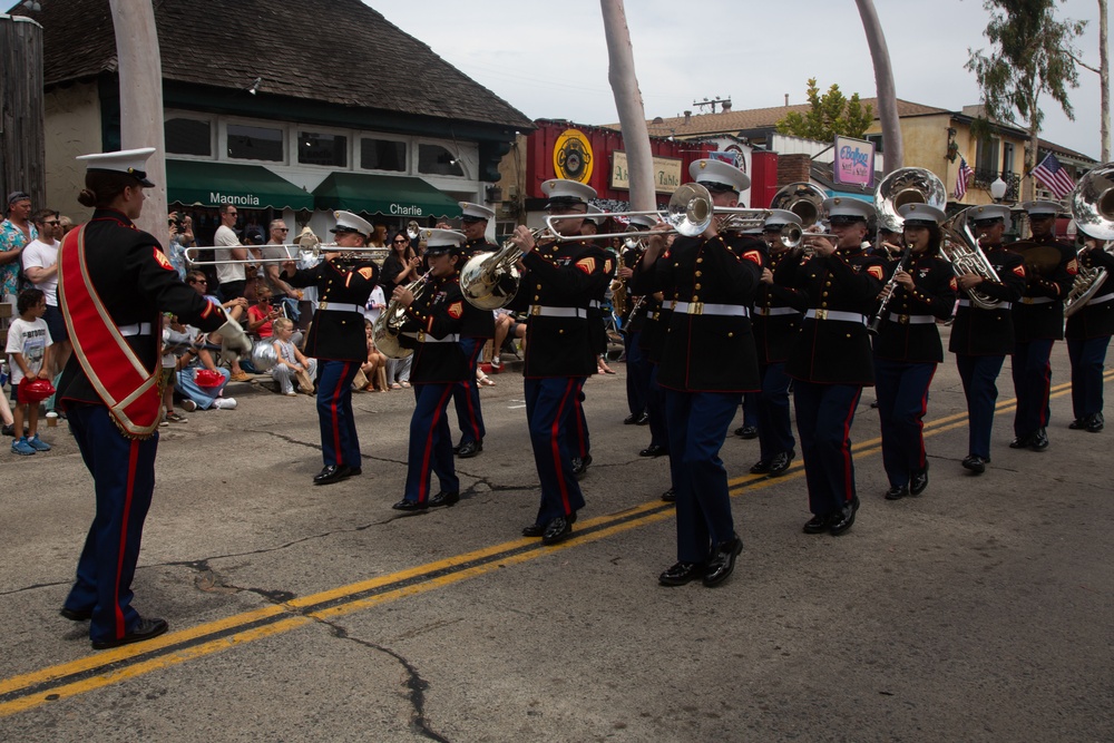 3rd MAW Band participates in 30th annual Balboa Island Parade