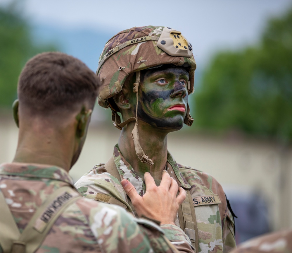 Eighth Army Best Squad Competition - Camouflage and Visual Signaling Techniques