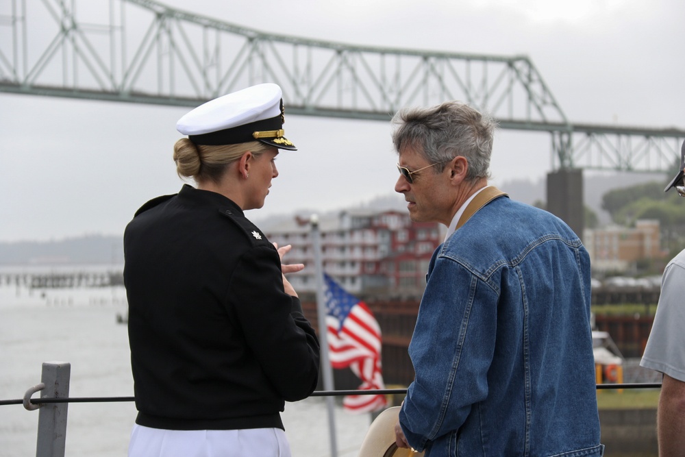 USS Mustin (DDG 89) Conducts Port Visit in Astoria
