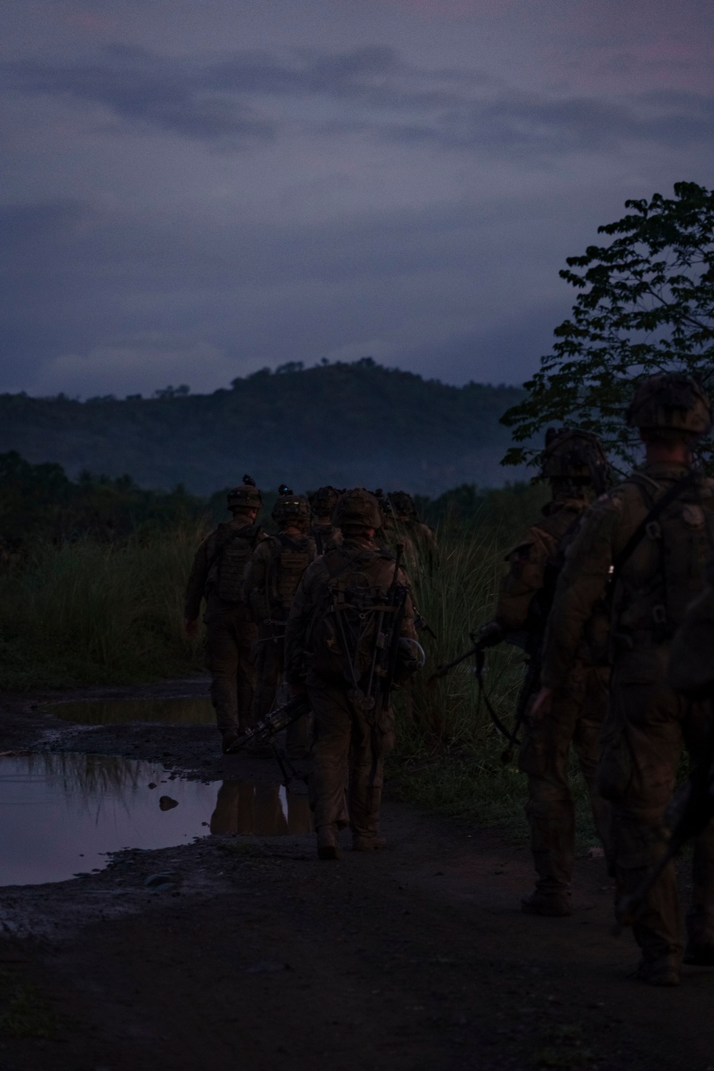 Salaknib 25 | 25th Infantry Division maneuvers to an objective