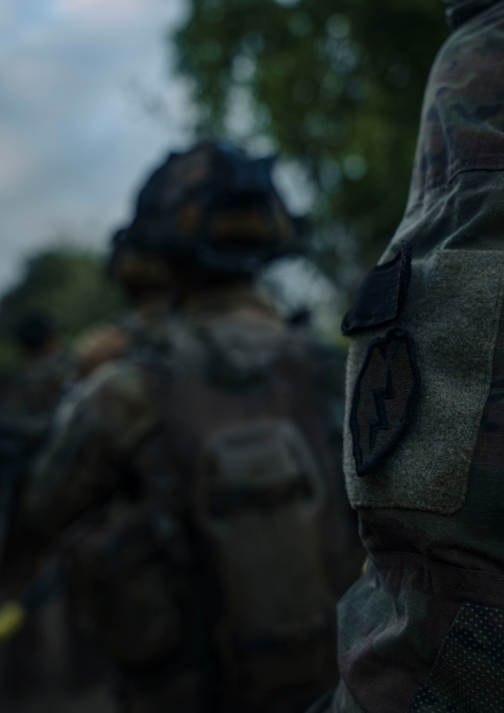 Salaknib 25 | 25th Infantry Division maneuvers to an objective