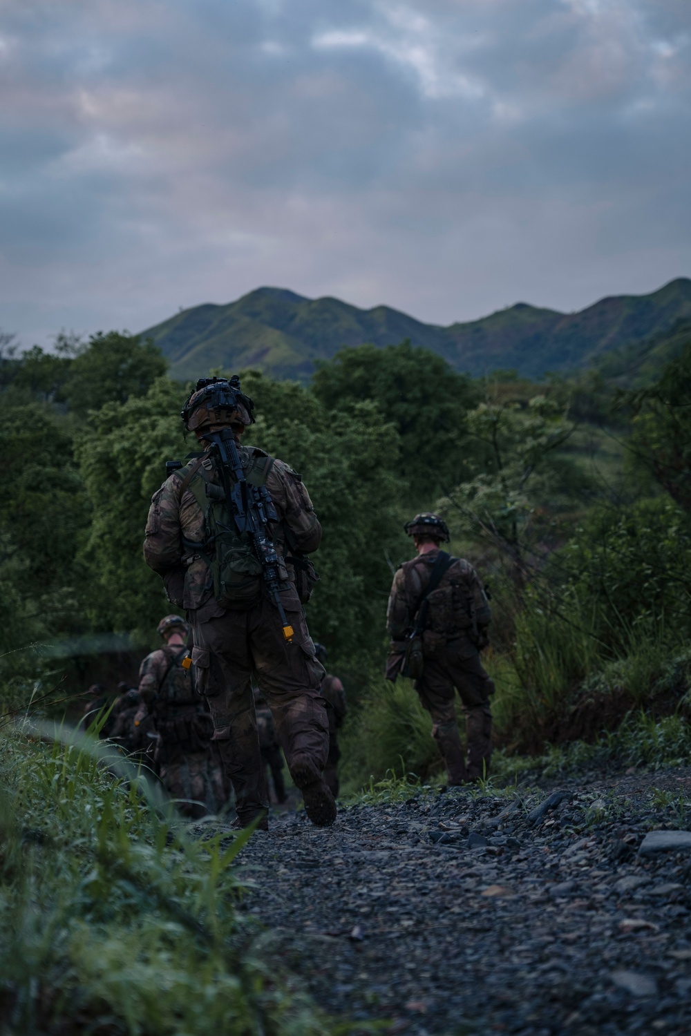 Salaknib 25 | 25th Infantry Division maneuvers to an objective