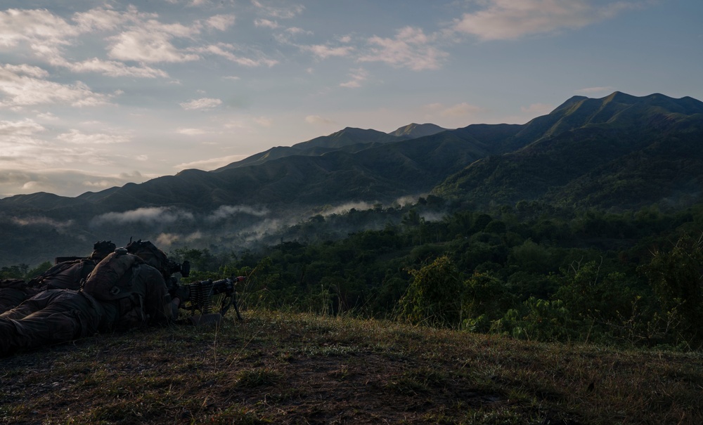 Salaknib 25 | 25th Infantry Division maneuvers to an objective