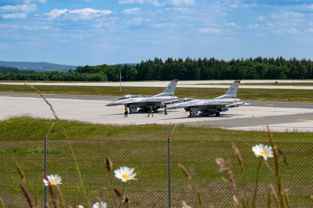Fini flight honors 52nd FW commanders