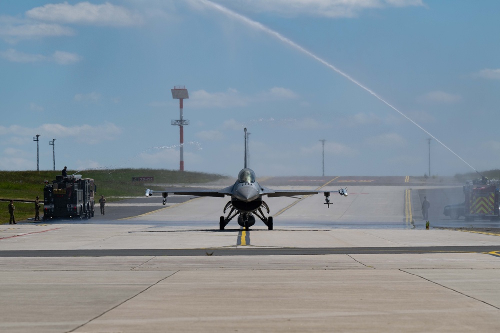 Fini flight honors 52nd FW commanders